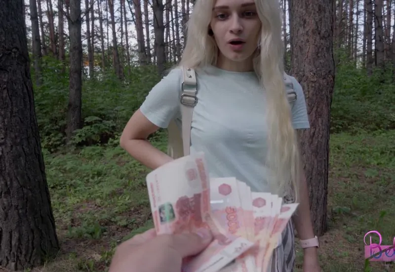 Dùng tiền gạ chịch nhân tình hám tiền ngay trong rừng vắng vẻ